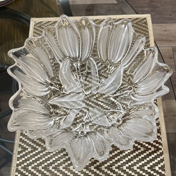 Beautiful Mikasa 12” Tulips Satin Finished Hostess Bowl - Picture 1 of 4